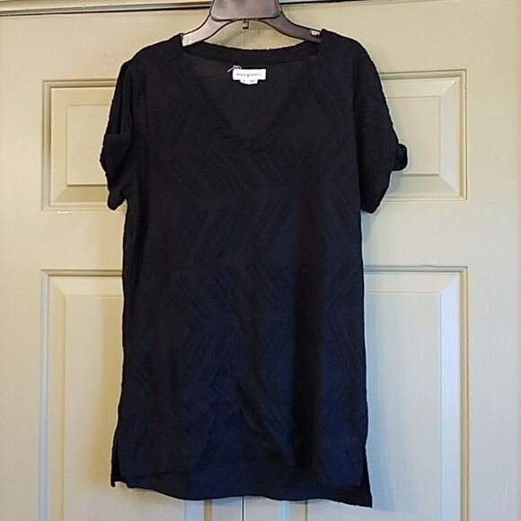 Peace & Pearls textured v neck t shirt - Picture 1 of 4